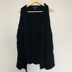 Sleeveless knit cardigan.